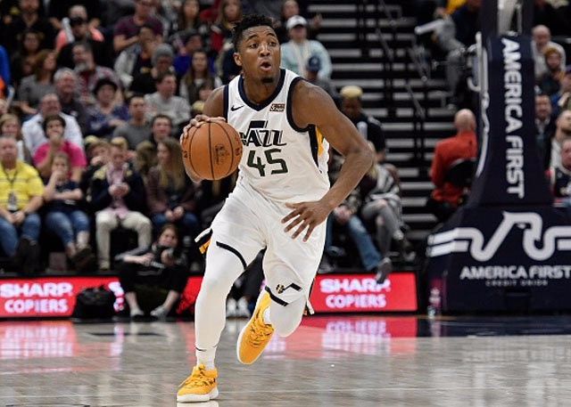 年轻中场的 年轻中场的